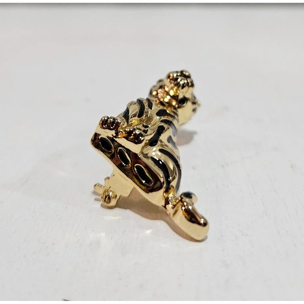 Vtg Talbots Gold Tone Sitting Tiger With Black Enamel Stripes & Rhinestone Eyes